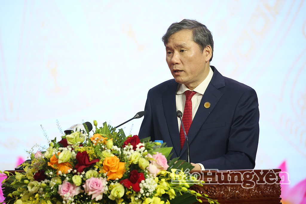 Đồng chí Lê Văn Lợi, Ủy viên Ban Chấp hành Trung ương Đảng, Chủ tịch Viện Hàn lâm Khoa học xã hội Việt Nam phát biểu đề dẫn Hội thảo.