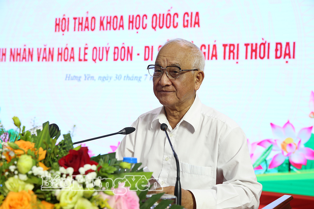 GS.TS. Trần Đức Cường, Chủ tịch Hội Khoa học Lịch sử Việt Nam trình bày tham luận tại Hội thảo.