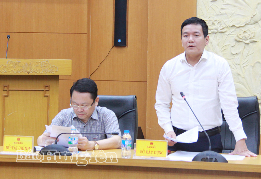 Lãnh đạo Sở Xây dựng trao đổi, giải đáp làm rõ một số kiến nghị của địa phương về công tác quy hoạch.