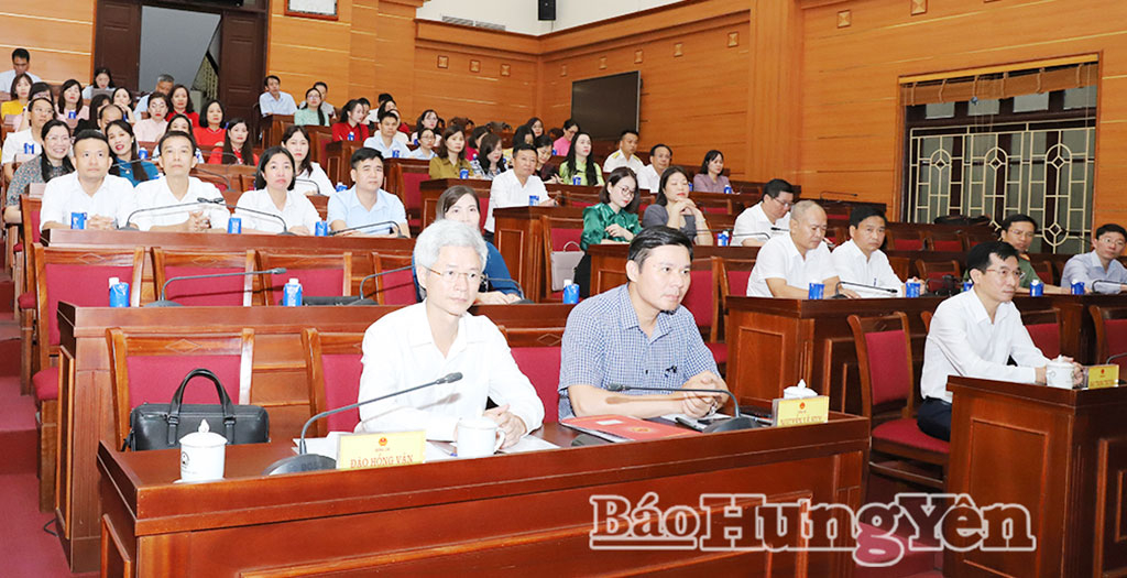 Các đại biểu dự hội nghị.