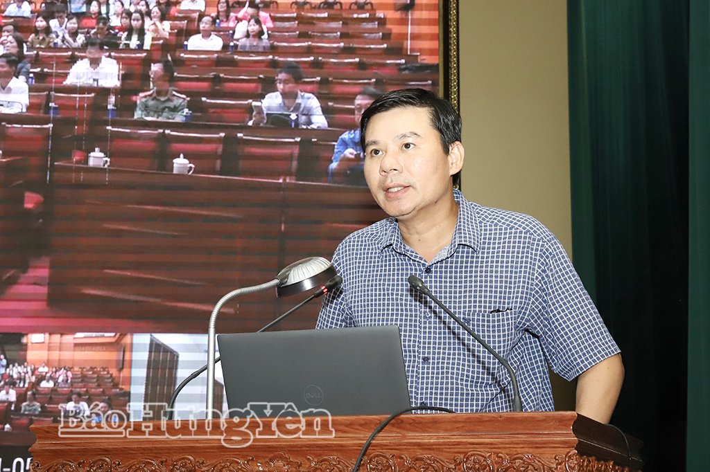Đồng chí Nguyễn Lê Huy, Ủy viên Ban Thường vụ Tỉnh ủy, Phó Chủ tịch Thường trực UBND tỉnh, Trưởng ban chỉ đạo Tổng điều tra kinh tế năm 2026 và Trưởng ban chỉ đạo Điều tra cơ sở hành chính, sự nghiệp năm 2026 phát biểu.