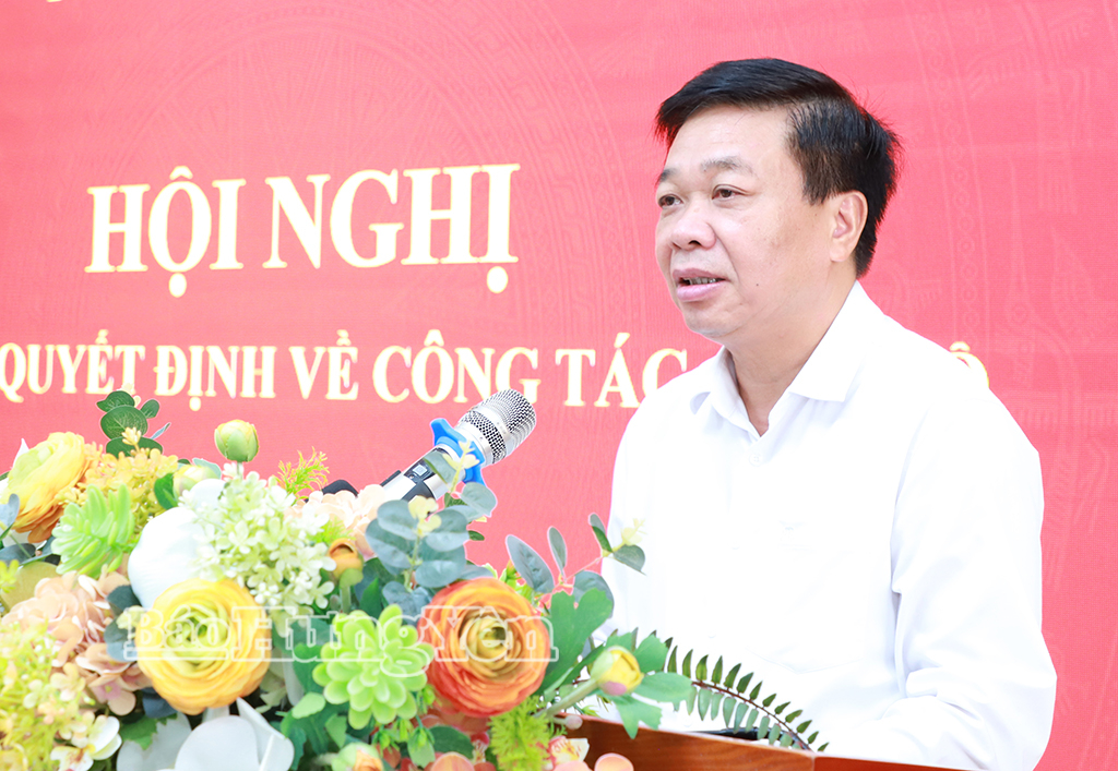 Đồng chí Nguyễn Quang Hưng, Ủy viên Ban Thường vụ Tỉnh ủy, Chủ nhiệm Ủy ban Kiểm tra Tỉnh ủy phát biểu tại hội nghị.