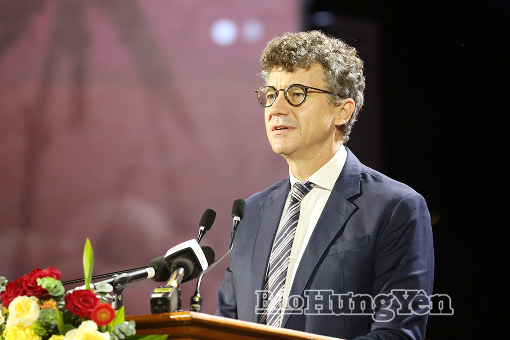 Ông Jonathan Wallace Baker, Trưởng đại diện Văn phòng UNESCO tại Việt Nam phát biểu tại lễ kỷ niệm. (Ảnh Trịnh Cường)