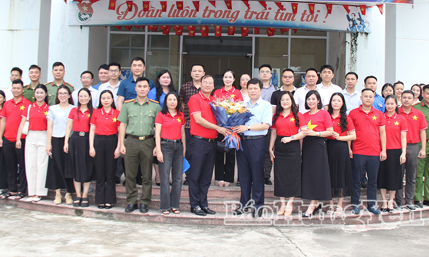 Gặp mặt đoàn đại biểu thanh niên Hưng Yên trước khi tham gia Chương trình Hành trình đỏ tại Trung Quốc