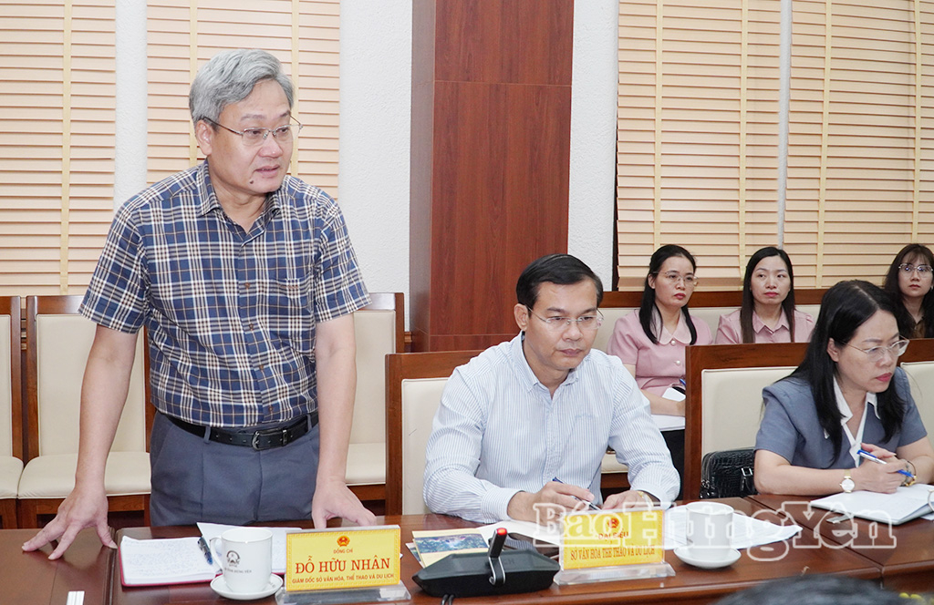 Lãnh đạo Sở Văn hóa, Thể thao và Du lịch phát biểu tại cuộc họp.