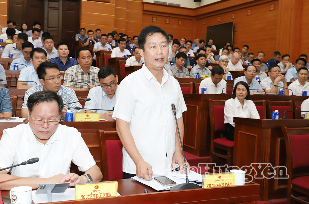 Đồng chí Vũ Thanh Vân, Ủy viên Ban Thường vụ Tỉnh ủy, Giám đốc Sở Công thương phát biểu.