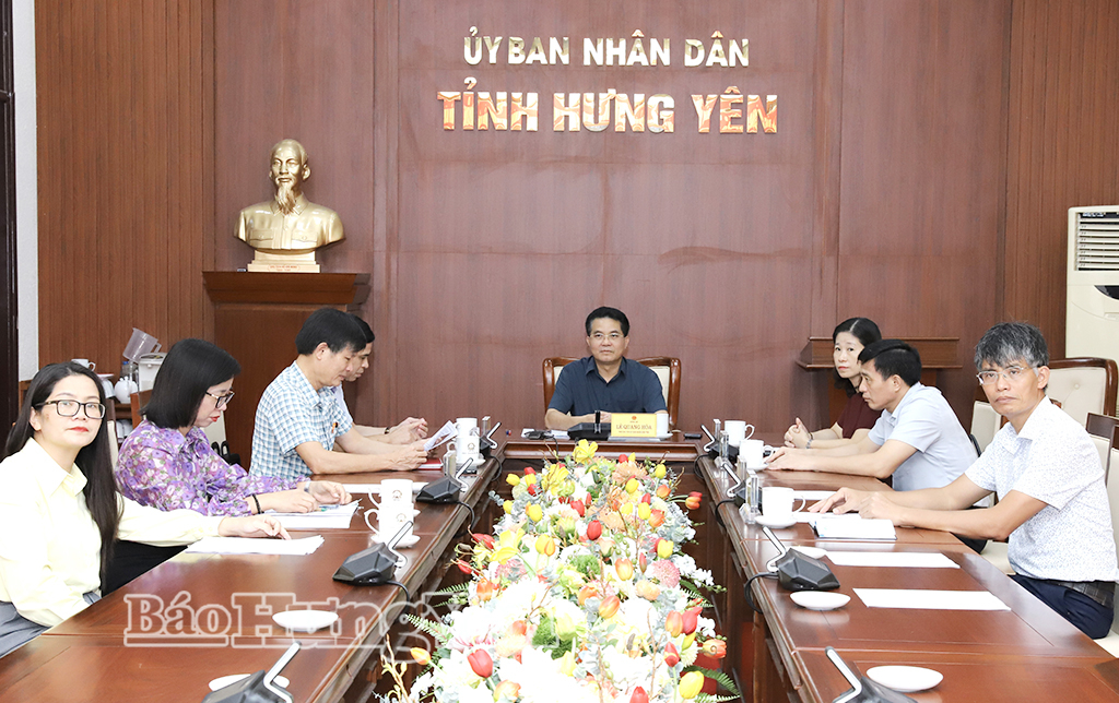 Đồng chí Lê Quang Hòa, Ủy viên Ban Thường vụ Tỉnh ủy, Phó Chủ tịch UBND tỉnh và các đại biểu dự phiên toàn thể tại điểm cầu tỉnh Hưng Yên.