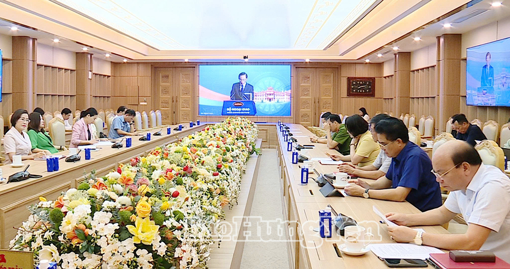 Các đại biểu dự phiên họp tại điểm cầu tỉnh Hưng Yên. 