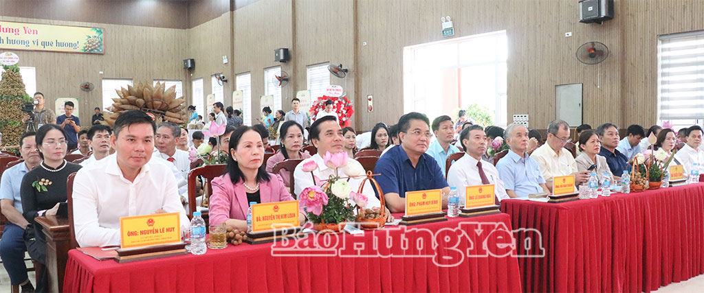 Các đại biểu dự hội nghị.