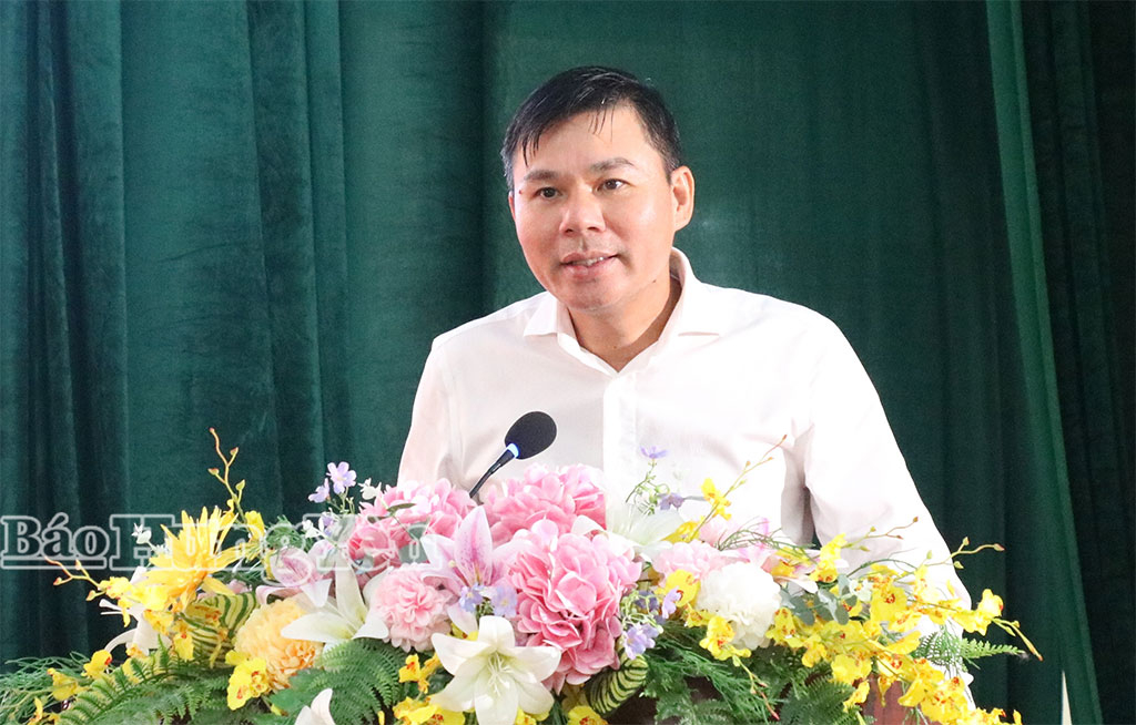 Đồng chí Nguyễn Lê Huy, Ủy viên Ban Thường vụ Tỉnh ủy, Phó Chủ tịch Thường trực UBND tỉnh phát biểu tại hội nghị.