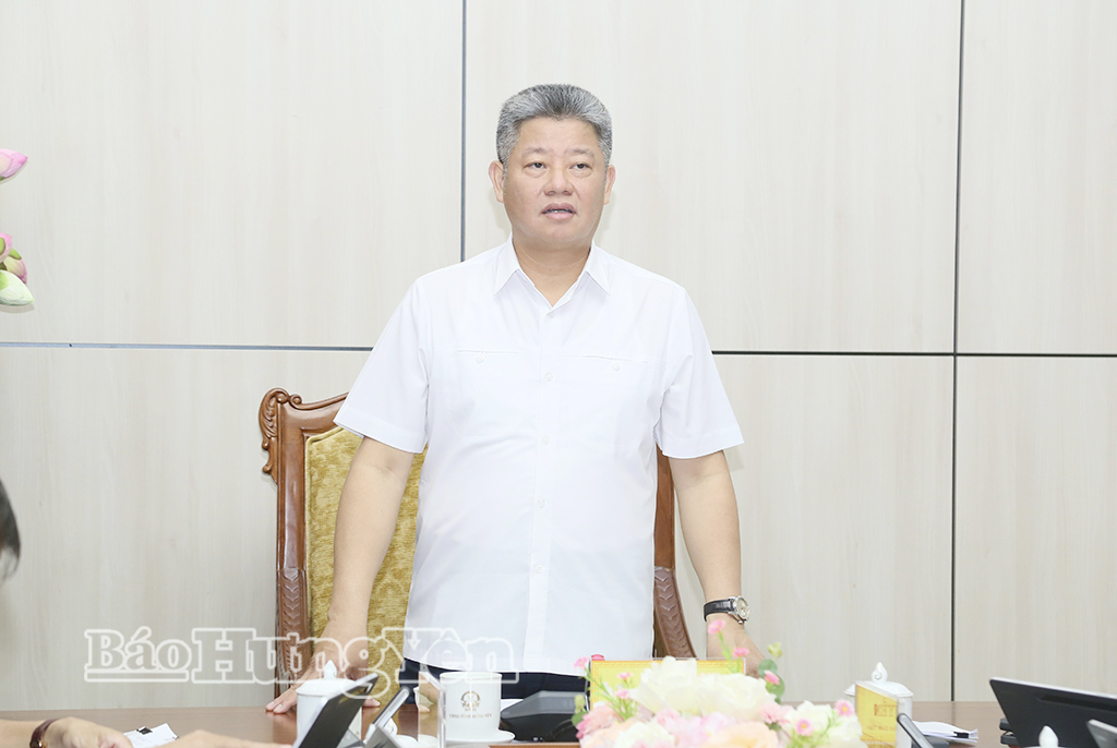 Đồng chí Nguyễn Mạnh Quyền, Phó Bí thư Tỉnh ủy, Chủ tịch UBND tỉnh phát biểu kết luận phiên họp.