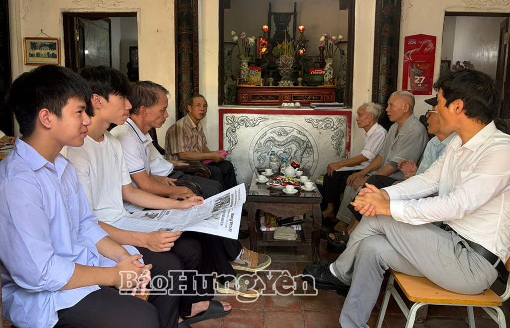 Các thành viên nhánh họ Lê Quý ở Thổ Hoàng gặp mặt tại từ đường cùng ôn lại truyền thống và giáo dục con cháu về cội nguồn.
