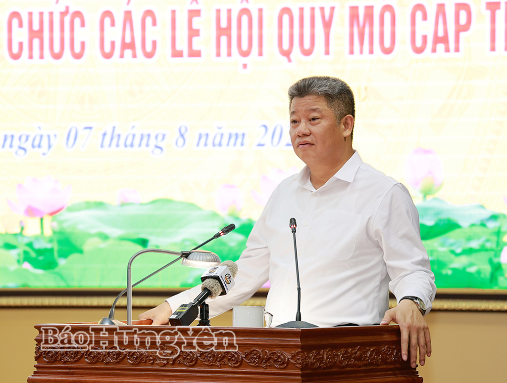 Đồng chí Nguyễn Mạnh Quyền, Phó Bí thư Tỉnh ủy, Chủ tịch UBND tỉnh, Phó Trưởng ban Thường trực Ban Chỉ đạo, Trưởng ban Tổ chức phát biểu tại hội nghị.