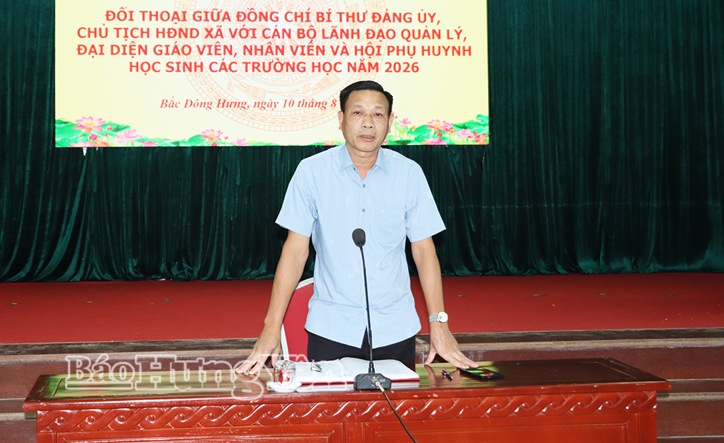 Đồng chí Bí thư Đảng ủy, Chủ tịch HĐND xã Bắc Đông Hưng phát biểu tại hội nghị.