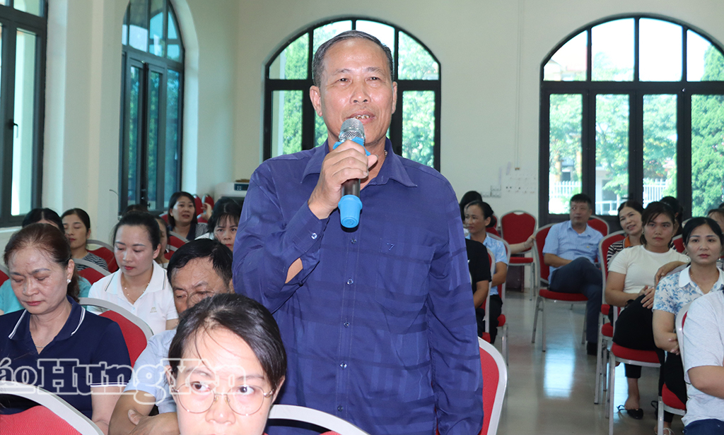 Đại diện Hội phụ huynh Trường Mầm non Đông Xá phát biểu ý kiến.