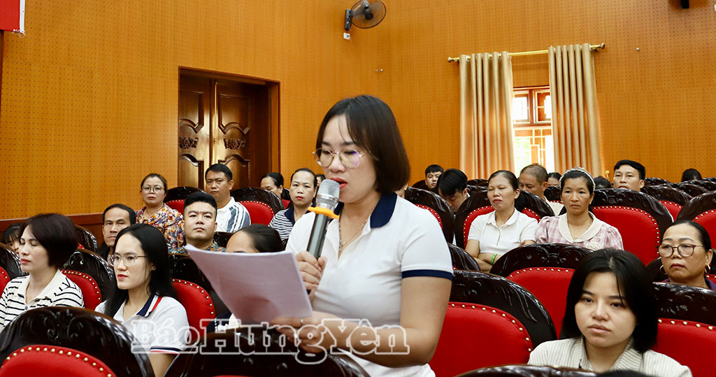 Đại diện phụ huynh học sinh phát biểu ý kiến.