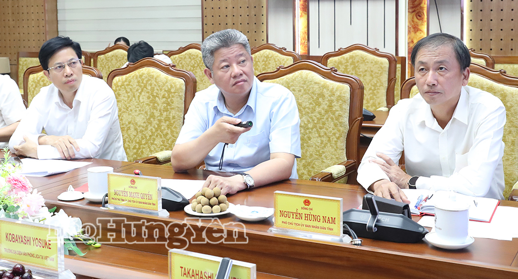Đồng chí Nguyễn Mạnh Quyền, Phó Bí thư Tỉnh ủy, Chủ tịch UBND tỉnh giới thiệu tiềm năng, lợi thế của tỉnh Hưng Yên tại buổi làm việc.