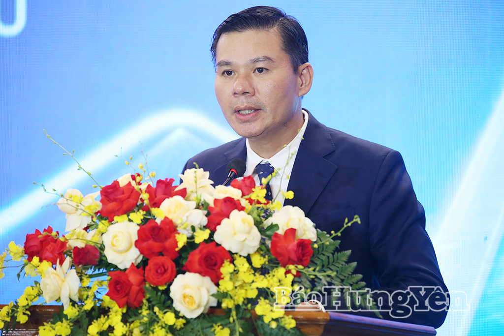 Đồng chí Nguyễn Lê Huy, Ủy viên Ban Thường vụ Tỉnh ủy, Phó Chủ tịch Thường trực UBND tỉnh phát biểu tại diễn đàn.