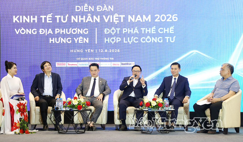Các đại biểu tham gia phiên đối thoại mở tại diễn đàn.