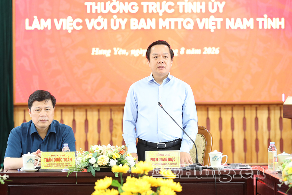 Đồng chí Phạm Quang Ngọc, Ủy viên Ban Chấp hành Trung ương Đảng, Bí thư Tỉnh ủy phát biểu tại hội nghị.