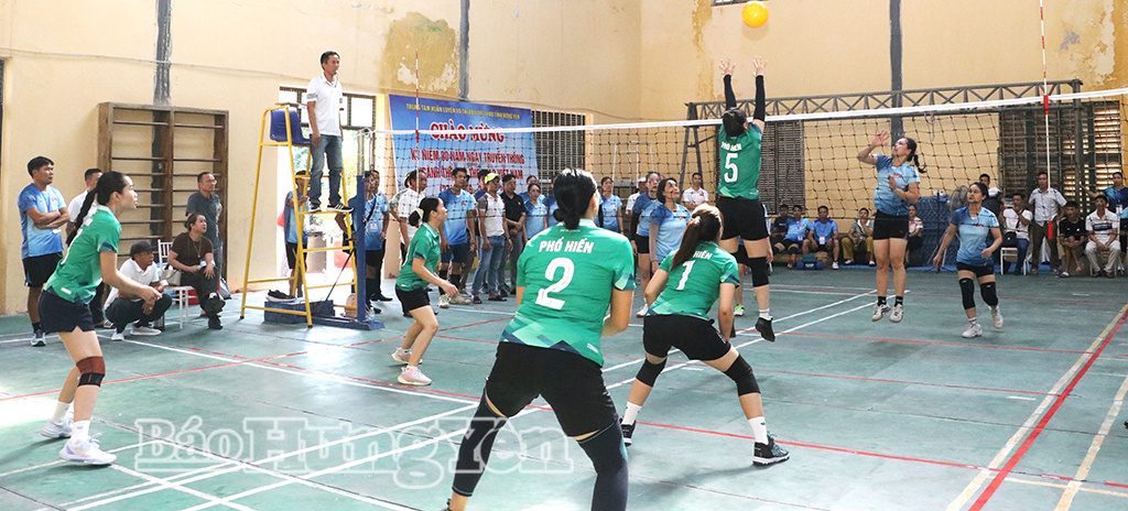 Trận đấu giữa đội nữ Bắc Đông Hưng và đội nữ Phố Hiến tại Giải bóng chuyền hơi Đại hội Thể dục thể thao tỉnh Hưng Yên lần thứ X, năm 2026.