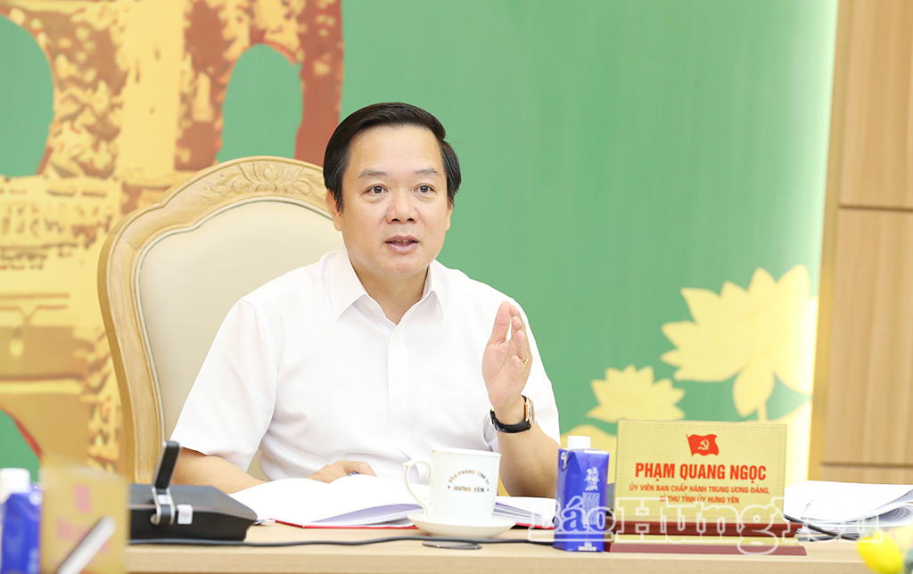 Đồng chí Phạm Quang Ngọc, Ủy viên Ban Chấp hành Trung ương Đảng, Bí thư Tỉnh ủy chủ trì cuộc họp.