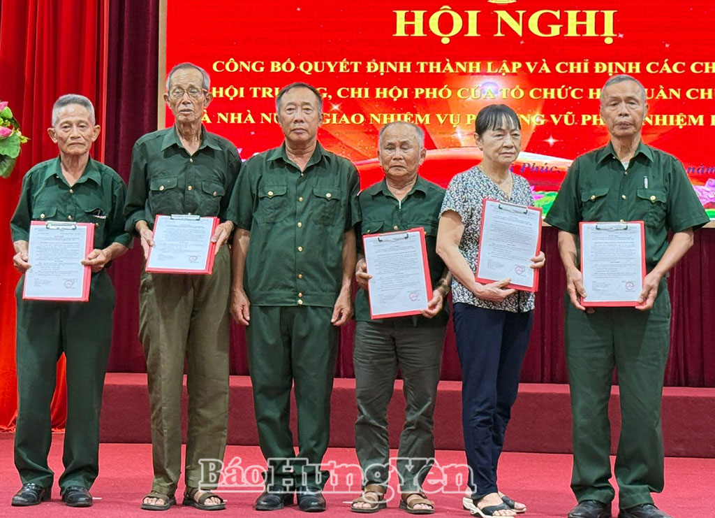 Trao quyết định thành lập các chi hội Nạn nhân chất độc da cam/Dioxin.