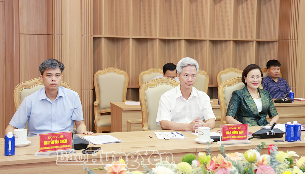 Các đại biểu dự phiên họp.