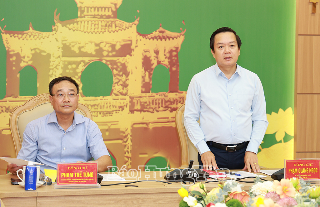 Đồng chí Phạm Quang Ngọc, Ủy viên Ban Chấp hành Trung ương Đảng, Bí thư Tỉnh ủy phát biểu tại hội nghị.