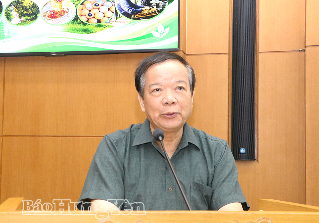 Giáo sư, Tiến sĩ Nguyễn Văn Kim, Phó Chủ tịch Hội đồng di sản quốc gia phát biểu tại hội thảo. 
