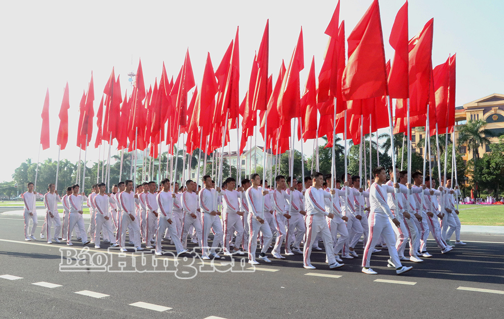 Khối Hồng Kỳ tham gia diễu hành tại buổi tổng duyệt.