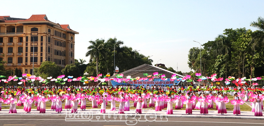 Chương trình đồng diễn nghệ thuật tại buổi tổng duyệt.
