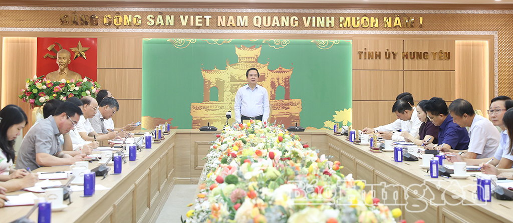 Đồng chí Phạm Quang Ngọc, Ủy viên Ban Chấp hành Trung ương Đảng, Bí thư Tỉnh ủy chủ trì hội nghị.