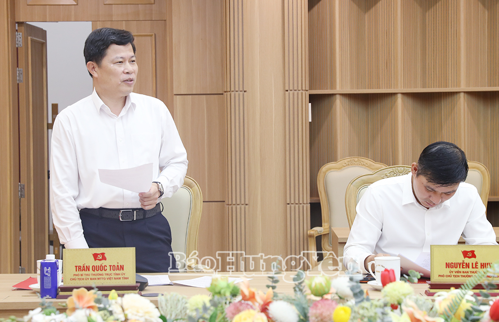 Đồng chí Trần Quốc Toản, Phó Bí thư Thường trực Tỉnh ủy, Chủ tịch Ủy ban MTTQ Việt Nam tỉnh điều hành nội dung thảo luận tại hội nghị.