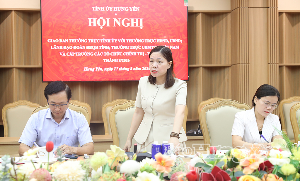 Đại diện lãnh đạo các tổ chức chính trị - xã hội tỉnh phát biểu tại hội nghị.