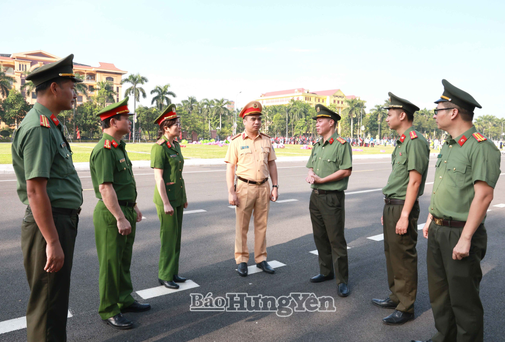 Các lực lượng công an phối hợp triển khai các biện pháp nghiệp vụ bảo đảm an ninh trật tự cho lễ khai mạc Đại hội Thể dục thể thao tỉnh Hưng Yên lần thứ X năm 2026.