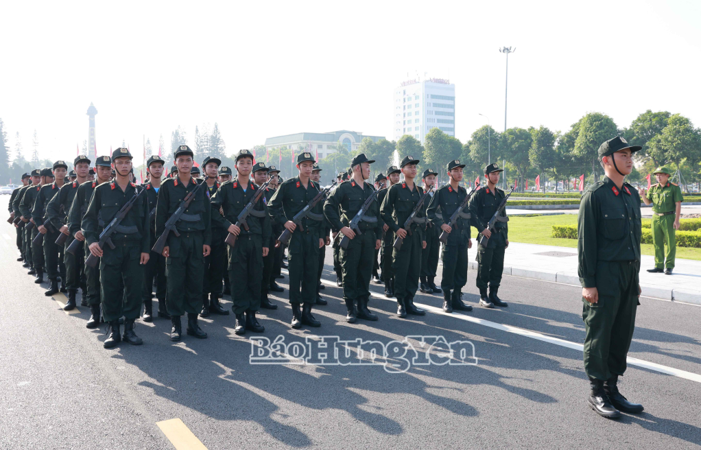 Cán bộ, chiến sĩ Công an tỉnh tham gia luyện tập phục vụ diễu hành, biểu dương lực lượng tại lễ khai mạc Đại hội Thể dục thể thao tỉnh Hưng Yên lần thứ X năm 2026.