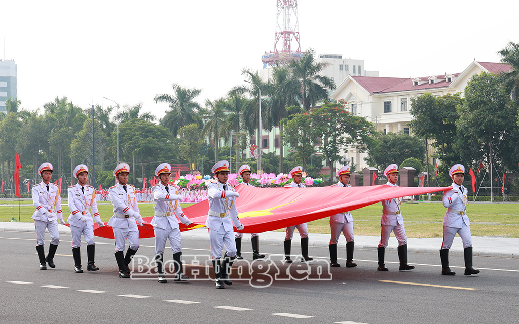 Các khối tham gia diễu hành biểu dương lực lượng tại Đại hội Thể dục Thể thao tỉnh Hưng Yên lần thứ X. 