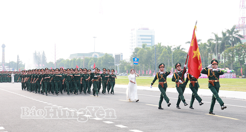 Các khối tham gia diễu hành biểu dương lực lượng tại Đại hội Thể dục Thể thao tỉnh Hưng Yên lần thứ X.