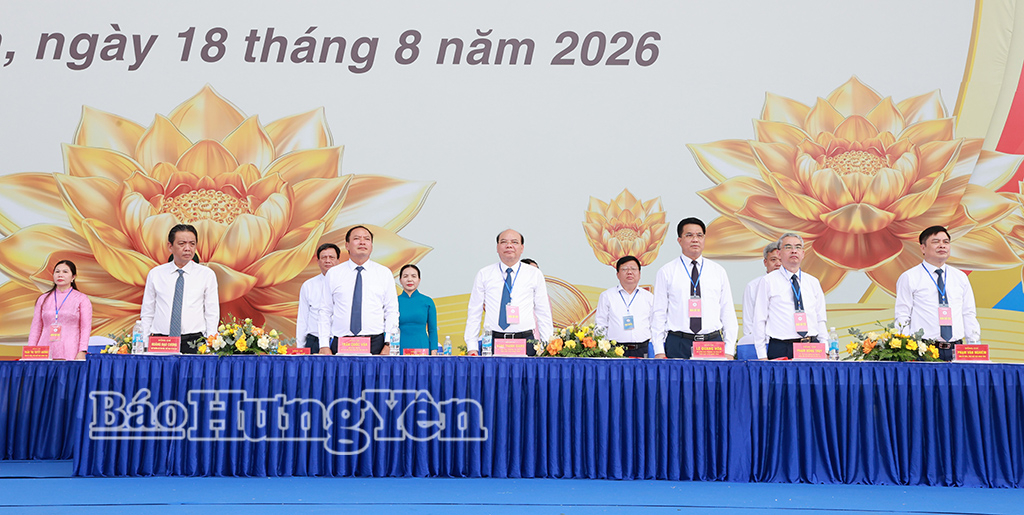  Các đại biểu dự Lễ khai mạc Đại hội Thể dục Thể thao lần thứ X.