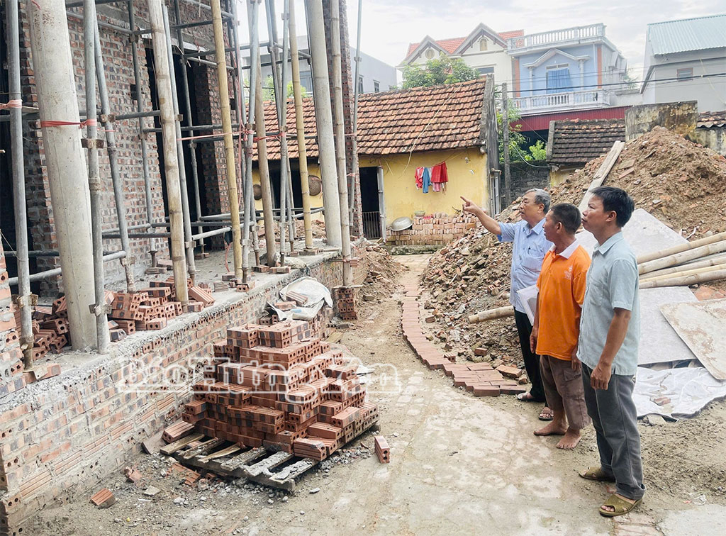 Ngôi nhà đang được xây dựng của ông Nguyễn Văn Quynh, ở thôn Đông An (xã Nam Tiên Hưng).
