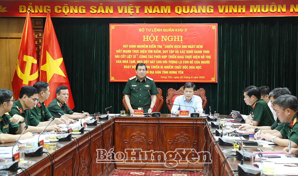 Trung tướng Nguyễn Đức Hưng, Ủy viên Ban Chấp hành Trung ương Đảng, Chính ủy Quân khu 3, Trưởng đoàn kiểm tra phát biểu kết luận hội nghị.