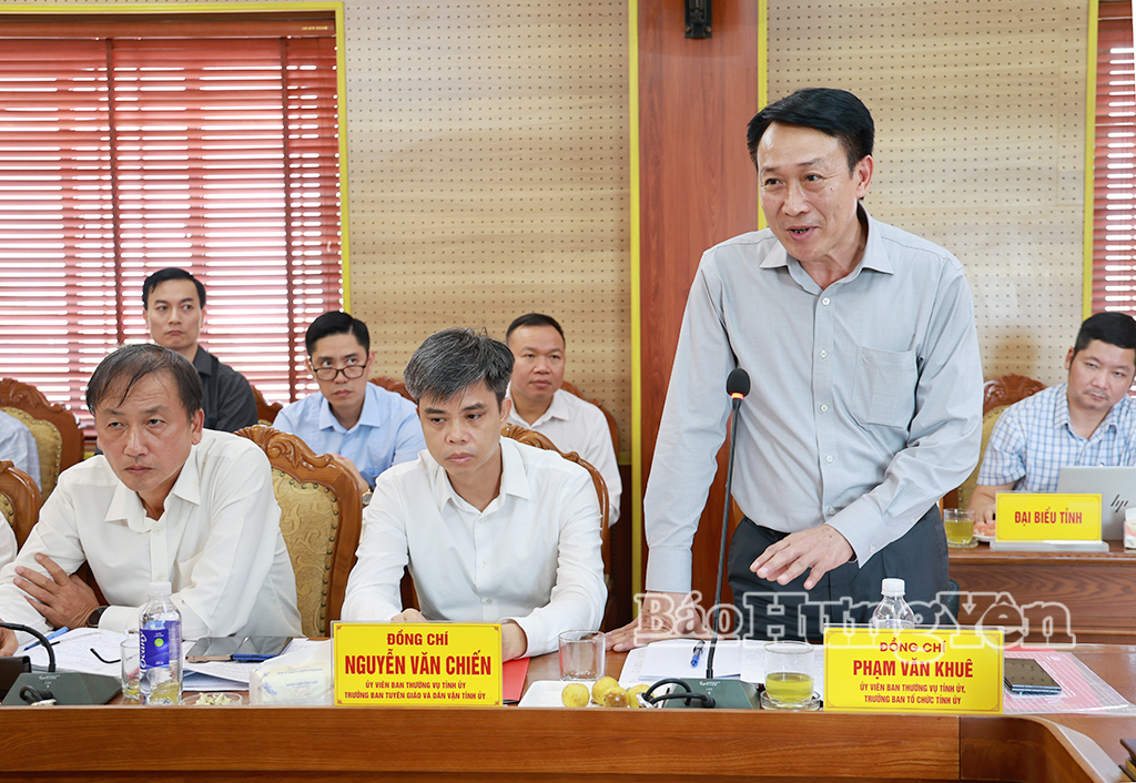 Đồng chí Phạm Văn Khuê, Ủy viên Ban Thường vụ Tỉnh ủy, Trưởng ban Tổ chức Tỉnh ủy phát biểu tại buổi làm việc.
