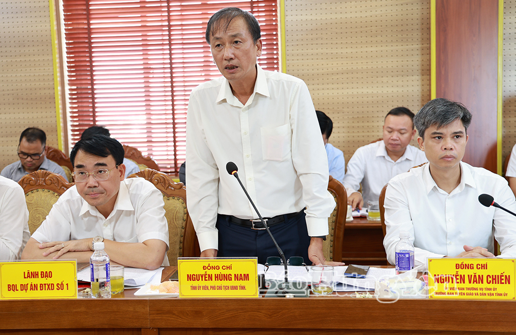 Đồng chí Nguyễn Hùng Nam, Phó Chủ tịch UBND tỉnh phát biểu tại buổi làm việc.