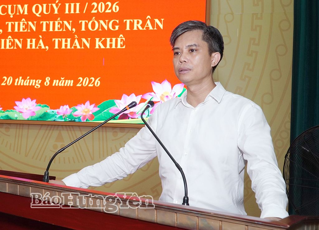Đồng chí Nguyễn Văn Chiến, Ủy viên Ban Thường vụ Tỉnh ủy, Trưởng ban Dân vận và Tuyên giáo Tỉnh ủy phát biểu tại hội nghị.