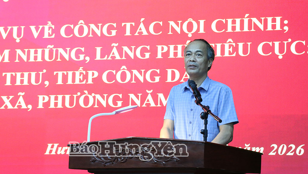 Lãnh đạo Ban Nội chính Tỉnh ủy truyền đạt chuyên đề tại hội nghị tập huấn.