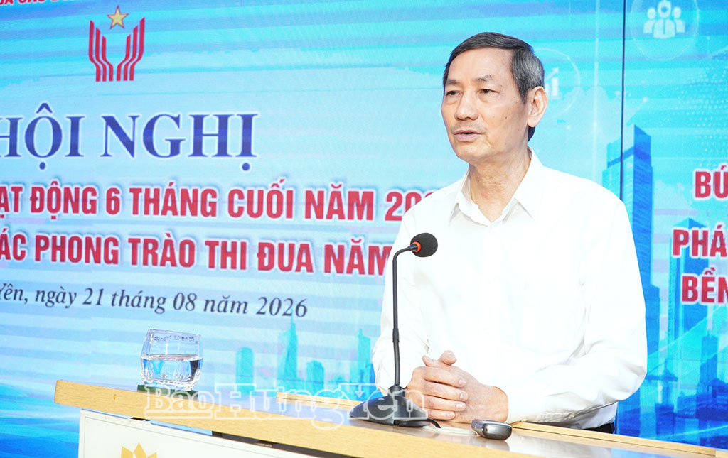 Lãnh đạo Hiệp hội Doanh nghiệp tỉnh phát biểu tại hội nghị.