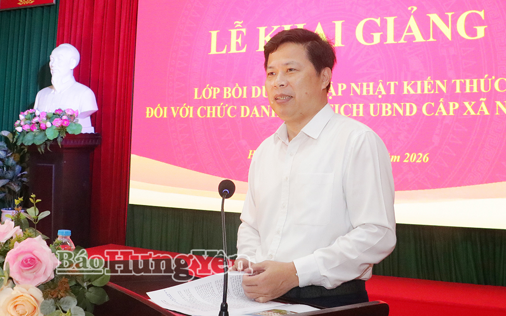 Đồng chí Trần Quốc Toản, Phó Bí thư Thường trực Tỉnh ủy, Chủ tịch Ủy ban MTTQ Việt Nam tỉnh phát biểu tại lễ khai giảng.