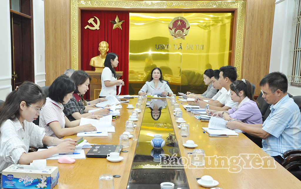 Lãnh đạo Ban Pháp chế HĐND tỉnh phát biểu tại buổi làm việc.