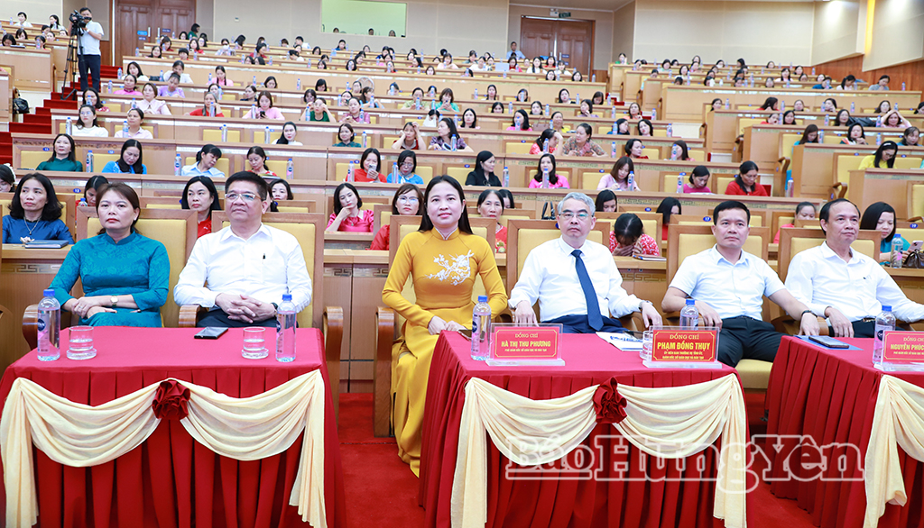 Các đại biểu dự hội nghị.